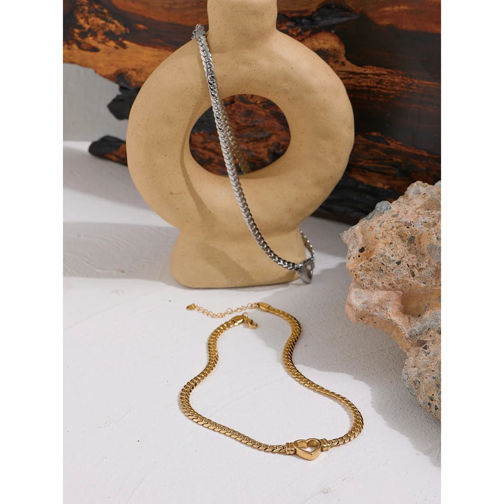Vita Necklace
